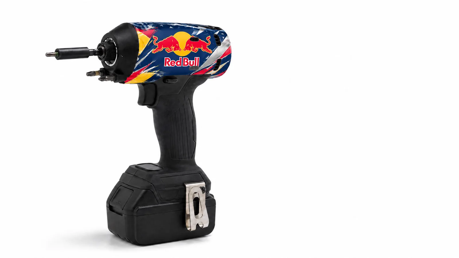 Toolcover Red Bull-concept op professioneel gereedschap — driekwart vooraanzicht